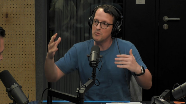 תמונת כריכה לפרק פרק {38} = לשכנע בלי לצעוק - איך לחשוב כמו דיבייטר עם עמיחי אבן חן