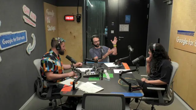 תמונת כריכה לפרק פרק {35} - איך ניגשים לפיצ'רים? - תכנון, פירוק, ביצוע עם בוריס צ׳רקסקי ואוראל כהן