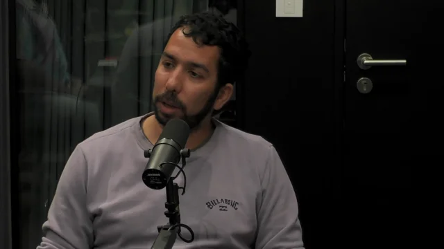 תמונת כריכה לפרק פרק {45} = כנות רדיקלית: איך להגיד את האמת בלי לפרק את היחסים - חן פלדמן 🚀