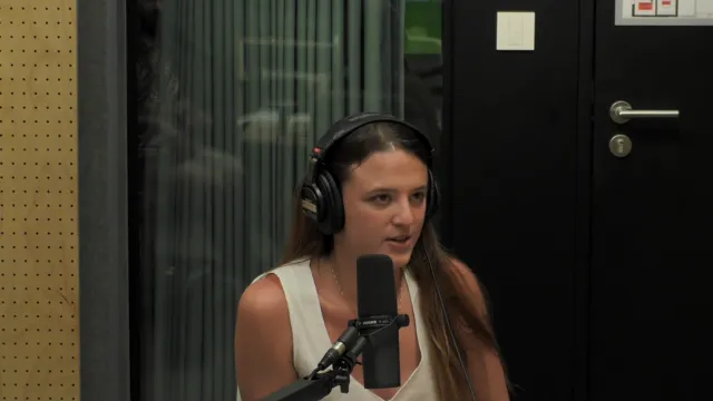 תמונת כריכה לפרק פרק {23} = מעבר למיתוג: על אותנטיות וערך בקריירת פיתוח - עם אריאל שולמן